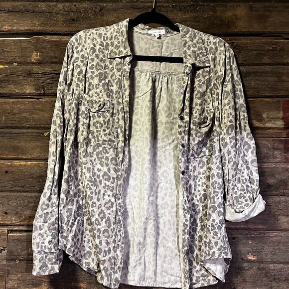 Maurice’s cheetah print button up - Picture 1 of 5